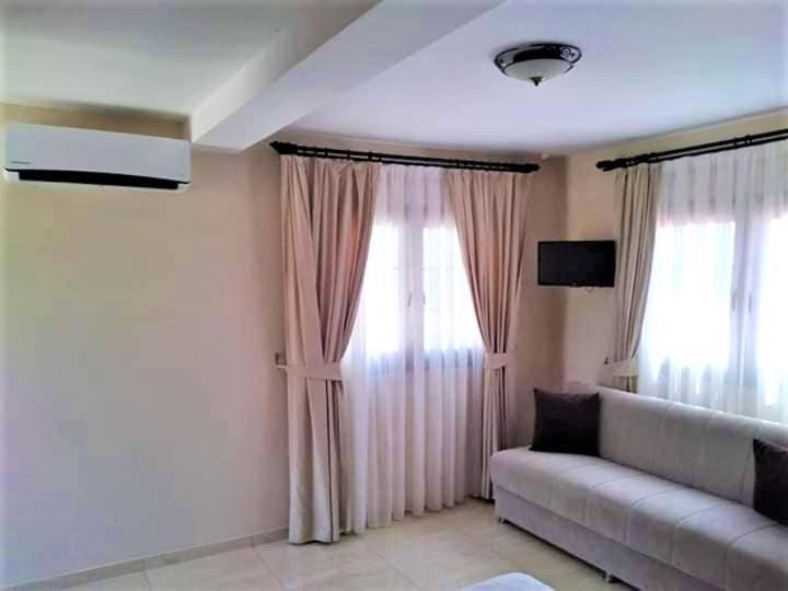 OASIS BEACHFRONT Guest Rooms&Restaurant Rizokarpaso Extérieur photo