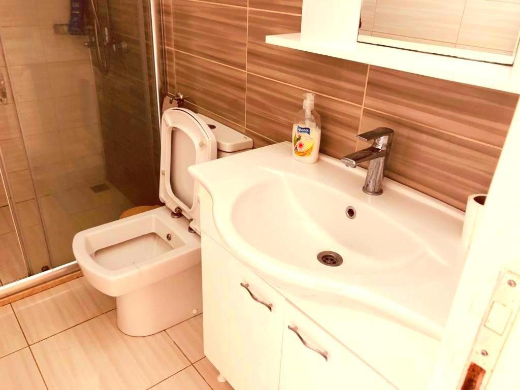 OASIS BEACHFRONT Guest Rooms&Restaurant Rizokarpaso Chambre photo